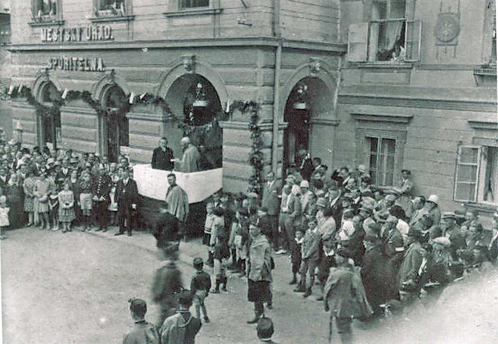 05_001.jpg - Pravděpodobně slavnost 3. výročí republiky 28.10.1921