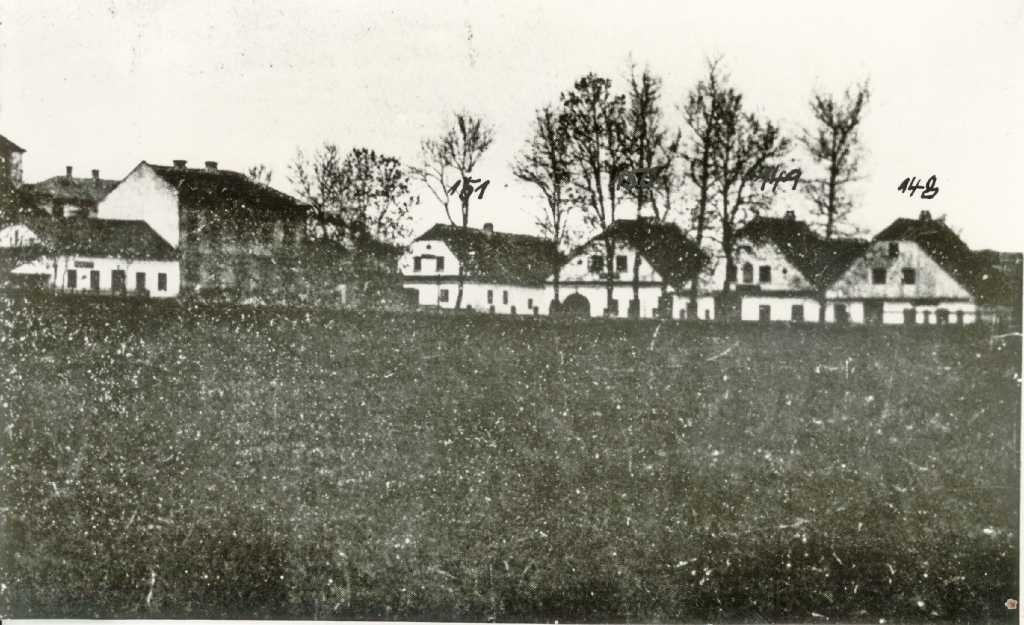 07_012.jpg - Prostor pod náměstím kolem roku 1890 (čp. 148 - 151)