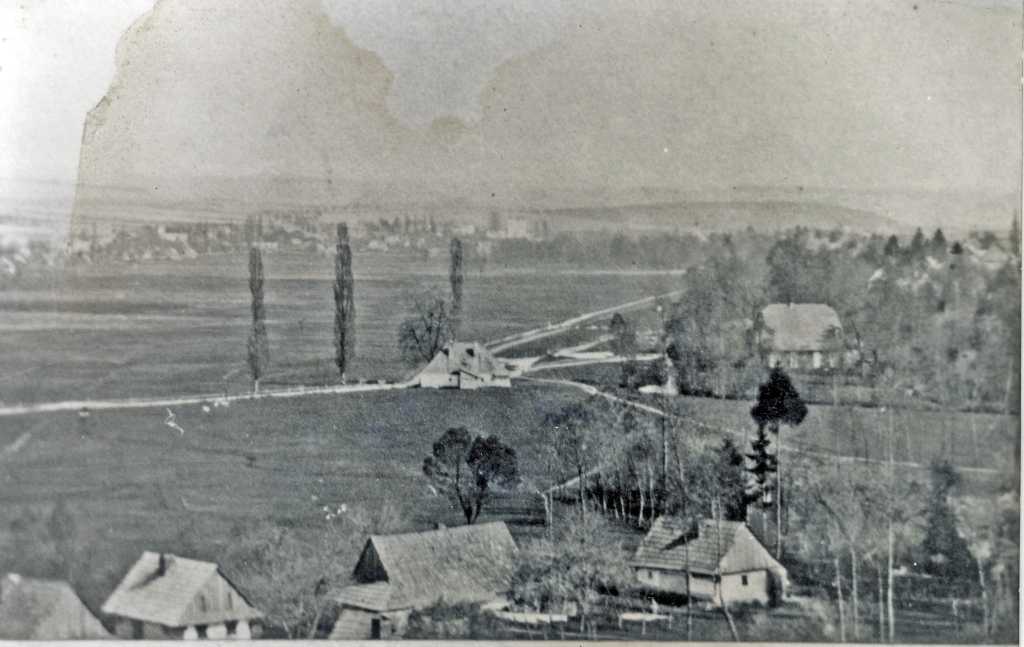 07_019.jpg - Pohled na Podměstí, směrem ke kunčickému mlýnu, kolem roku 1870. Uprostřed s chalupou čp. 143