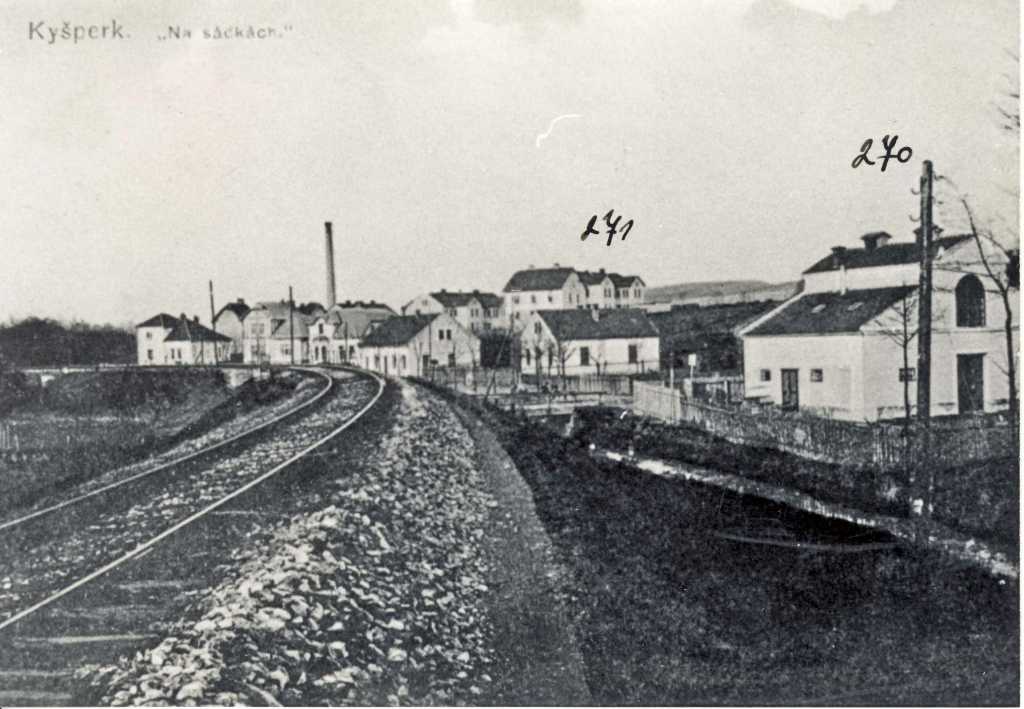 07_030.jpg - Prostor Na Sádkách s budovou jatek čp. 270 a městská isolační nemocnice čp. 271