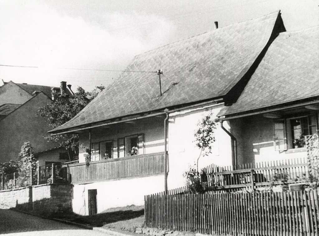 07_034.jpg - Domy čp. 64 a 65 v Palackého ulici v roce 1970