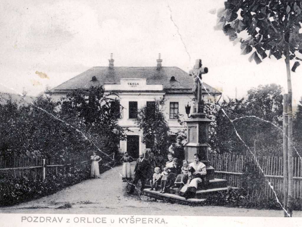 09_017.jpg - Orlická škola čp.100 z roku 1877. Stav kolem roku 1910