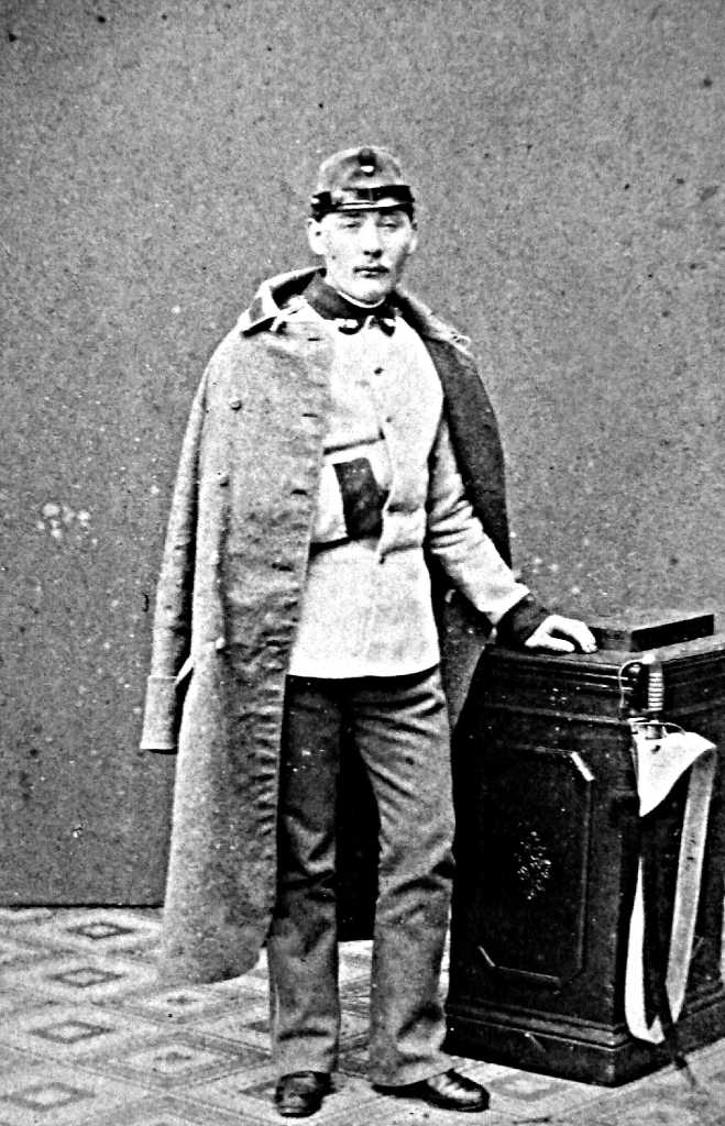 04_009.jpg - Rakouští vojáci fotografovaní v atelieru Jana Umlaufa při průchodu Kyšperkem v roce 1866