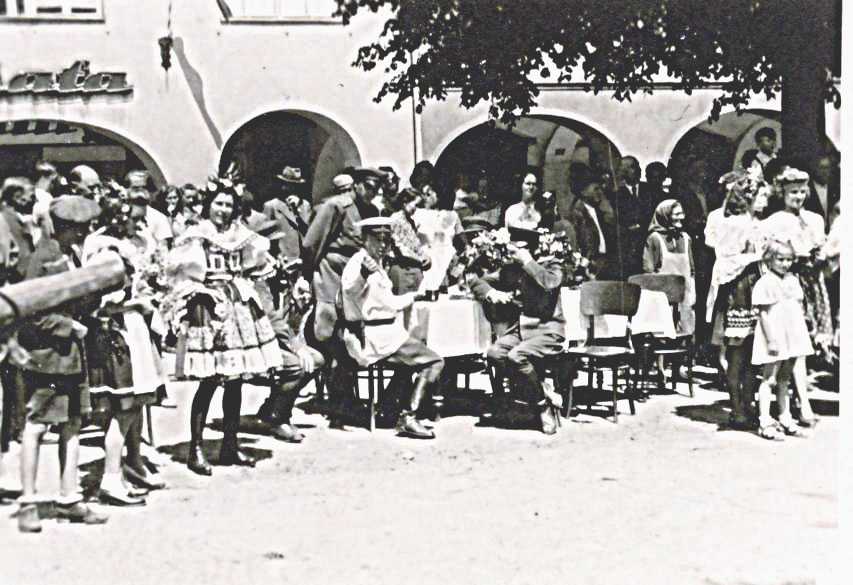 06_027.jpg - Návrat ruských vojáků přes Kyšperk a oslavy osvobození 6.6.1945