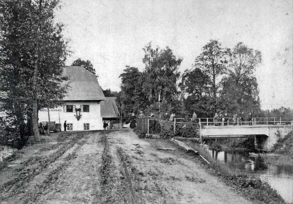 10_020.jpg - Mlýn Františka Vondry v Kunčicích čp.18 v roce 1925