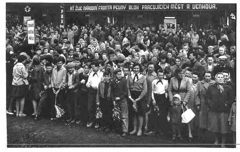 12_006.jpg - Vítání Leonida Brežněva při průjezdu jeho vlaku Letohradem roku 1962