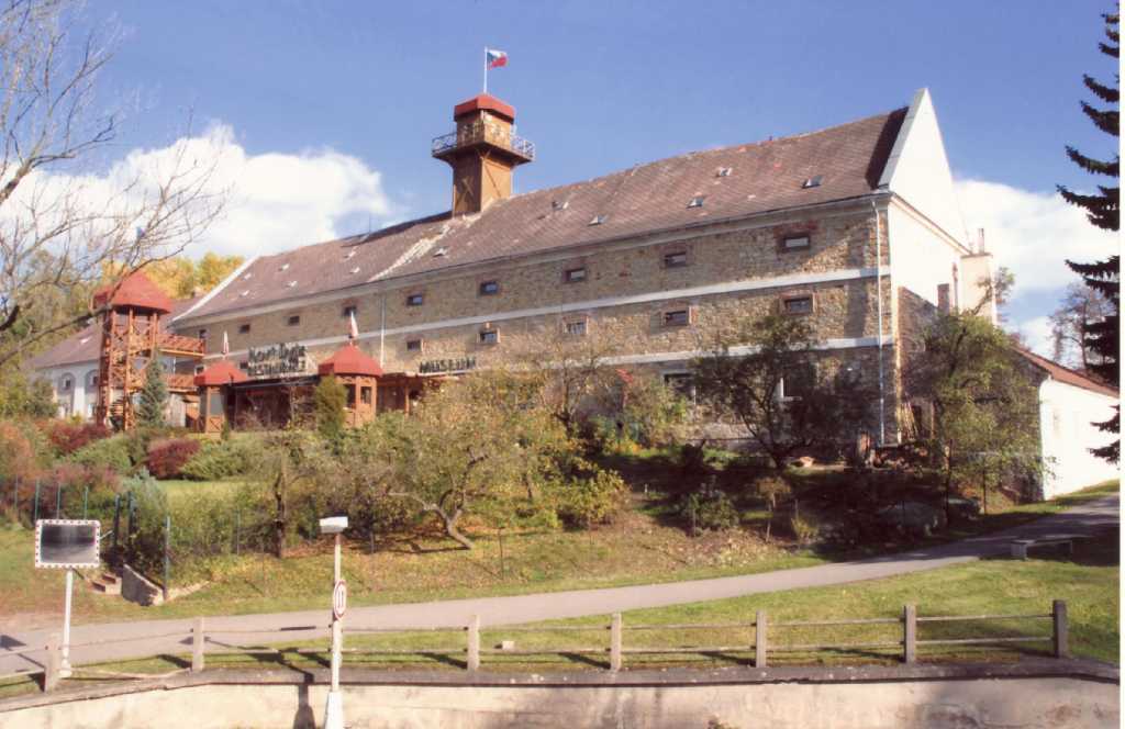 13_012.jpg - Restaurace Nový dvůr a muzeum řemesel, zařizené v roce 2000
