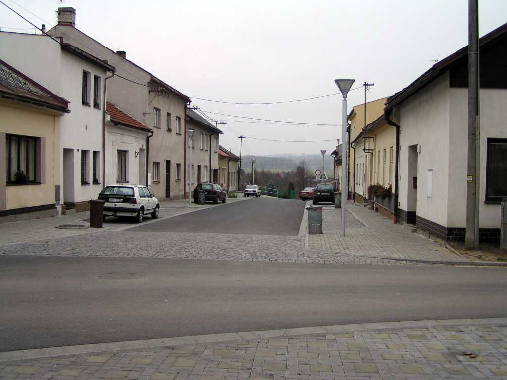 13_032.jpg - Rekonstruovaná komunikace v prostoru Nového města