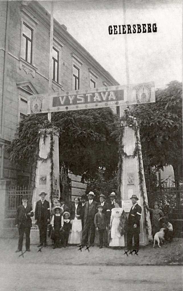 14_028.jpg - 1. živnostenská výstava v Kyšperku 4.-18.8.1912 x Václav Kotek řed. školy, x syn řed Kotka, xx Václav Kubový, xxx Karel Vašíček