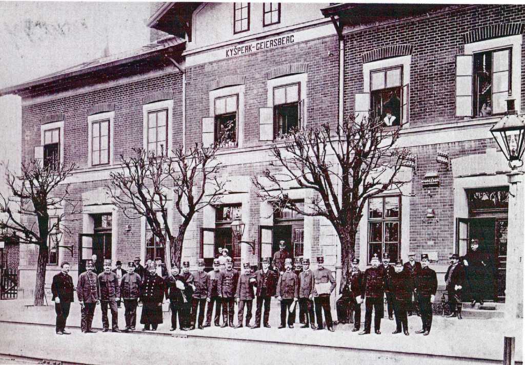 15_018.jpg - Staniční personál v roce 1914