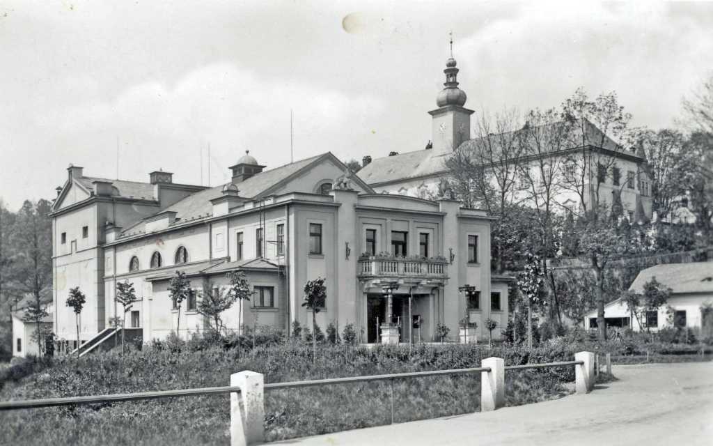 20_007.jpg - Divadelní dvorana z roku 1925
