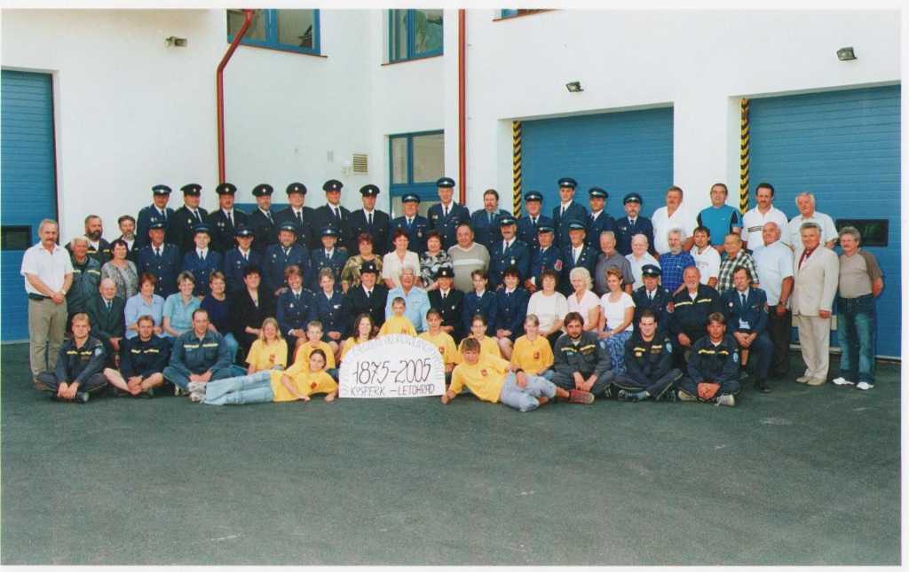 21_011.jpg - Dobrovolní hasiči z Letohradu v roce 2005 - oslavy 130 let trvání