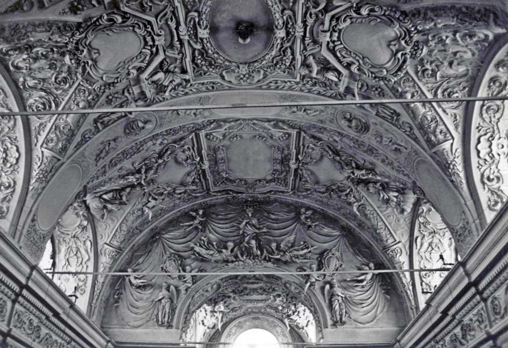 22_008.jpg - Část štukové výzdoby kostela sv. Václava