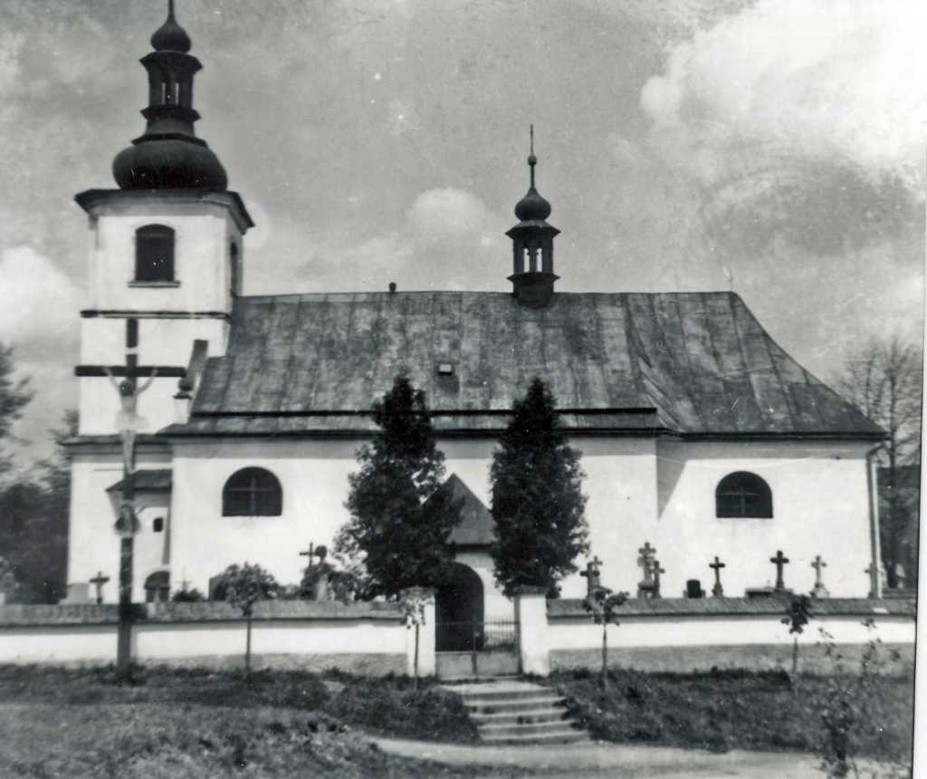 22_012.jpg - Kunčický kostel z roku 1685 s věží z roku 1761
