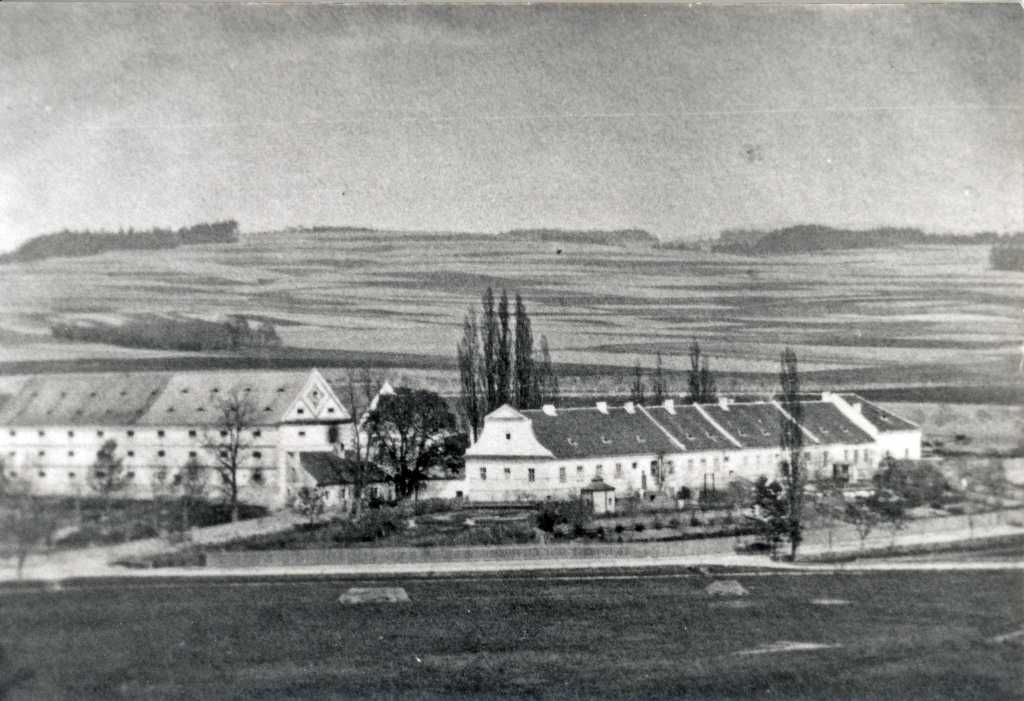 22_014.jpg - Nový dvůr v roce 1870