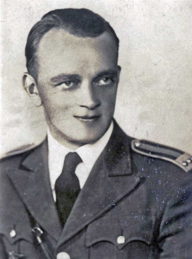 26_012.jpg - čet. Rudolf Motyčka z Kunčic čp.150 (1911 - 1938), mistr světa v letecké akrobacii z Curychu 1937